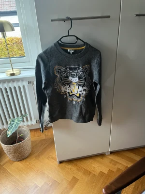Kenzo sweatshirt - Säljer min kenzo tröja eftersom den är för liten cond 7/10