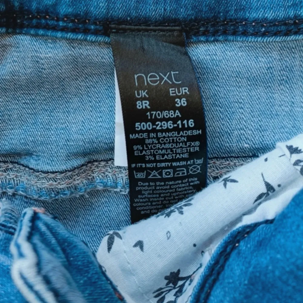 Supersnygga bootcut jeans! Säljer pga att de inte passar mig. Nyskick!. Jeans & Byxor.