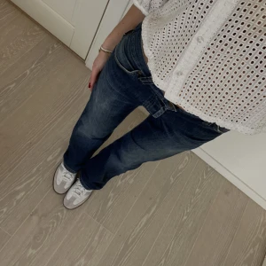 Lee jeans  - Såå snygga lågmidjade jeans från lee❤️ midjemått: 74, Innerbenslängd 82 (jag är 175)