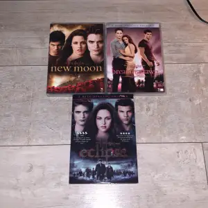 Säljer tre av mina twilight Dvds som är helt nya!💕 Alla tre inkluderar två dvd skivor. En för 30 alla tre för 75kr🩷
