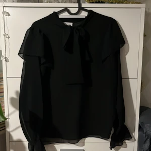 Svart mesh blus - Svart meshblus köpt secondhand! 