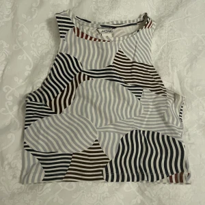 Mönstrad topp - Topp från monki!❤️