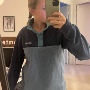 Columbia fleece - Supersnygg fleece från Columbia. Sparsamt använd! 