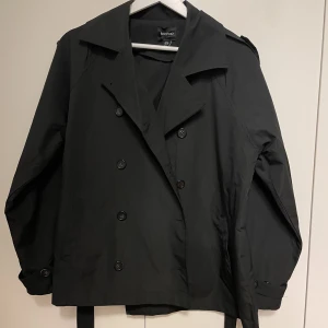 Trenchcoat  - Jättefin trenchcoat knappt använd ❤️