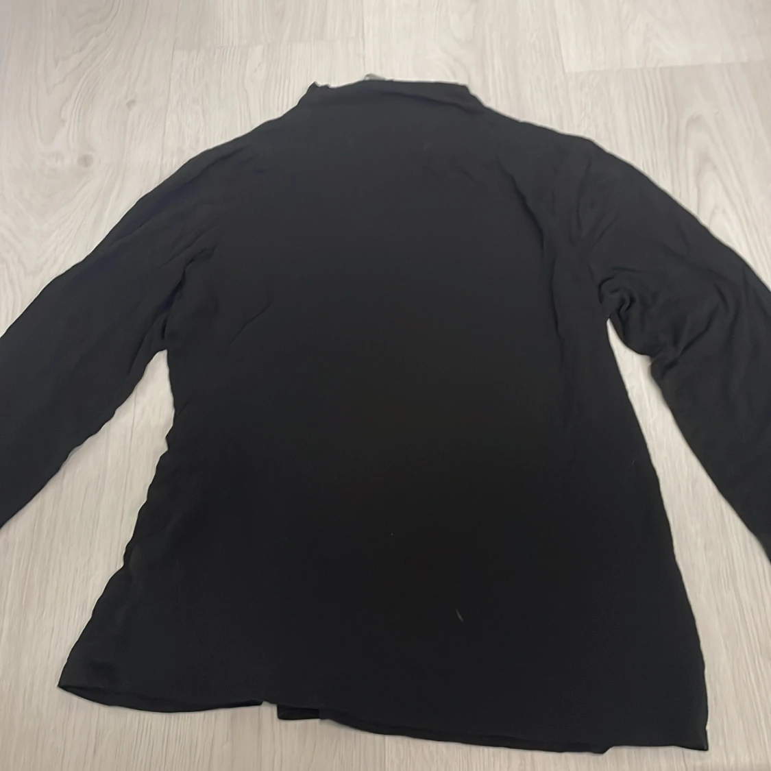 Svart tröja  - 90