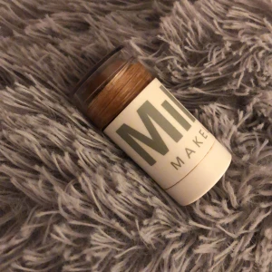 Milk bronser - Säljer mitt milk bronser stick då ja inte har användning för den 🌸 Knappt använd  Köpte för 280 mitt pris 180