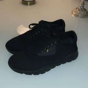 Fendi skor - Storlek 43