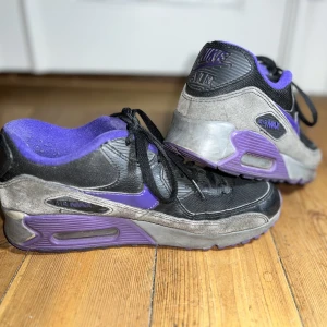 Nike Air Max skor i strl 39 - Välanvända Nike Air Max skor i strl 39.