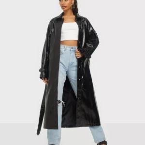 Trenchcoat - Nelly  - Trenchcoat från nly by Nelly, helt ny med prislappen kvar, nypris var 899,- Storlek 36