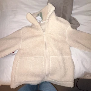 Teddy jacka - Superfin Teddy jacak fårn hm med prislapp och allt kvar❤️helt slutsåld på deras hemsida 