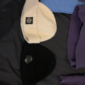 SI och CP company mössa - Säljer båda dessa, bra skick. tillsammans helst 