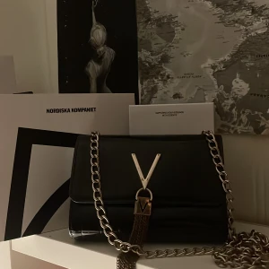 Valentino väska  - Använd. Nypris: 720kr