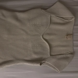 Fin topp - En super fin topp som passar till mycket, använd två gånger. Pris kan diskuteras. 