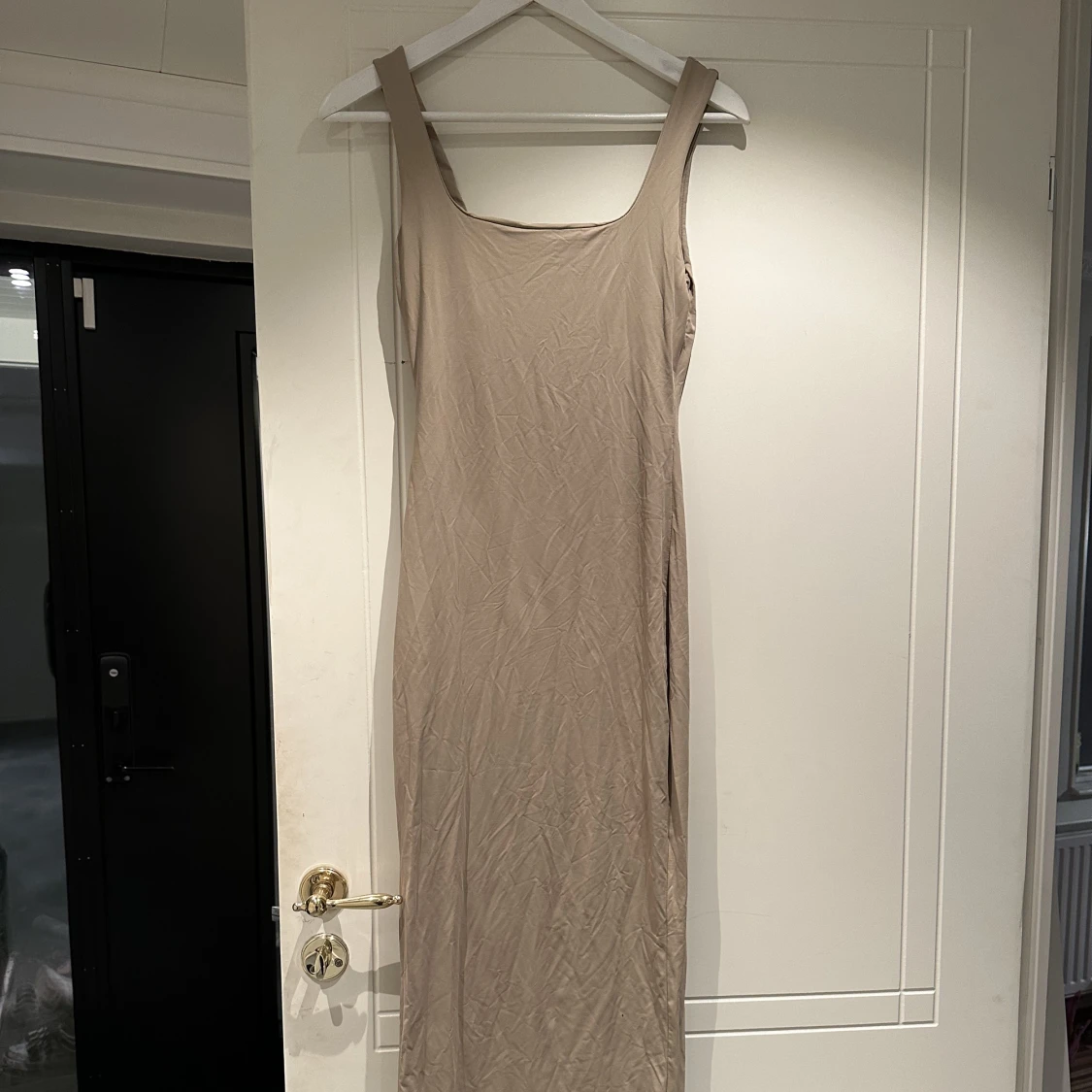 Enfärgade bodycon klänningar