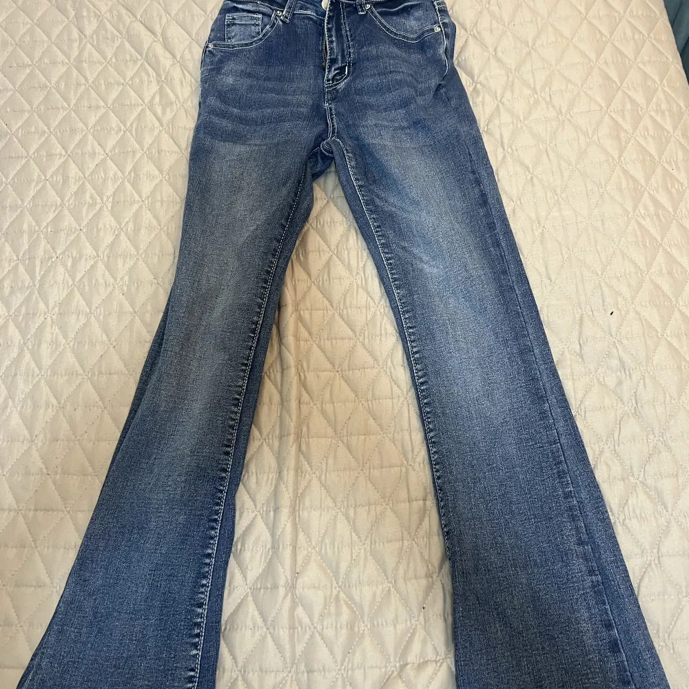 Jätte fina och sköna jeans. Beställt från shein storlek petite xxs men passar som Xs (stretchig) . Jeans & Byxor.