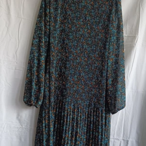 Klänning VILA - Stl 36, oversize modell, stor i storlek, använd några gånger