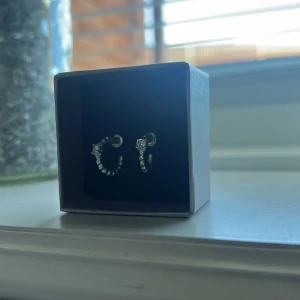 Silver örhängen  - Hej! Aldrig använda, rostfritt stål 💘 