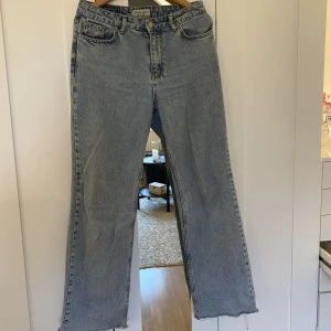 Jeans - Ljusa jeans i rak modell 
