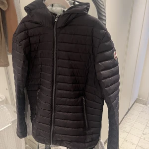 Colmar jacka - Skick 9/10 Kom för privat för fler bilder, kan gå ner i pris vid snabb affär