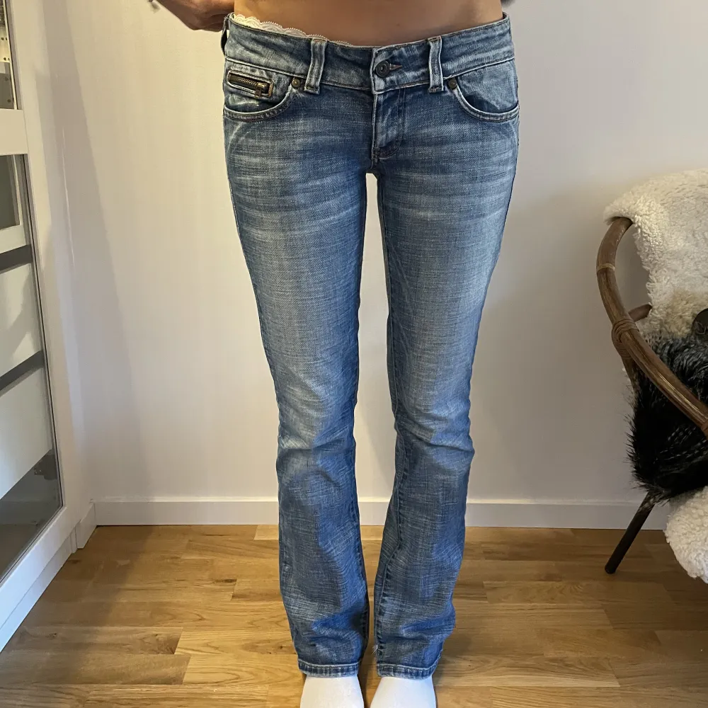 Sååå snygga lågmidjade jeans som inte kommer till användning!! Tryck på köp nu. Jeans & Byxor.