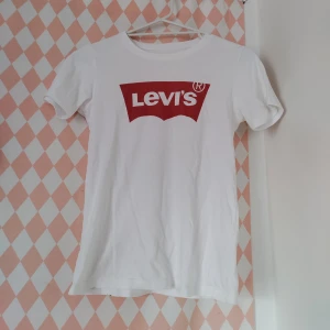 Levi's Tshirt  - Bara testat, bra och i fint skick 
