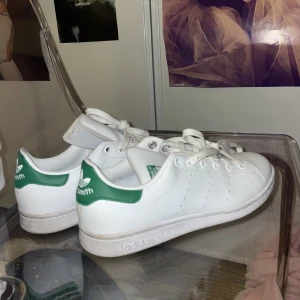 Adidas stan smith grön NYA - helt nya endast använda en gång men var för små för mig😫