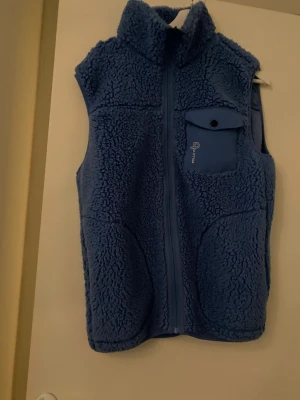 Pelle P väst - Säljer en snygg använd Pelle p väst. Strl L. 