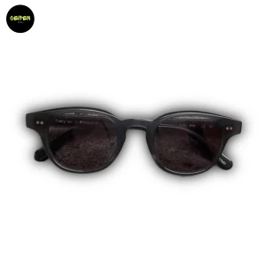 Chimi 01 Green - Chimi 01 Green - glasögonen är i nyskick - nypris är runt 1200kr - vårt pris 599kr - ingen box ingår då dem är köpa på sample sale- hör av dig om du har några frågor! 