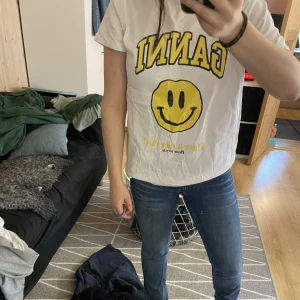GANNI T-Shirt  - Använd 1 gång  Så väldigt väldigt fint skick  Stl M 