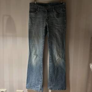 Vintage bootcut jeans, storlek  26/32, aldrig använda så jättefint skick! 