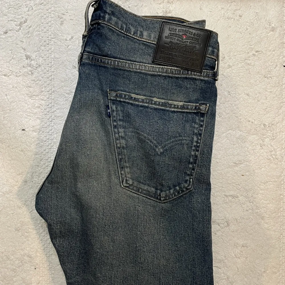 Säljer min brors helt nya oanvända Levis jeans i modellen Levi's® Made & Crafted® 502 ™ Tapered Jeans Lmc Susuki Mij Storlek 32W × 30L Nypris runt 2400kr, han tog tyvärr av tagarna när han provade dem så därför går de inte att returnera. Köpta i augusti. Jeans & Byxor.