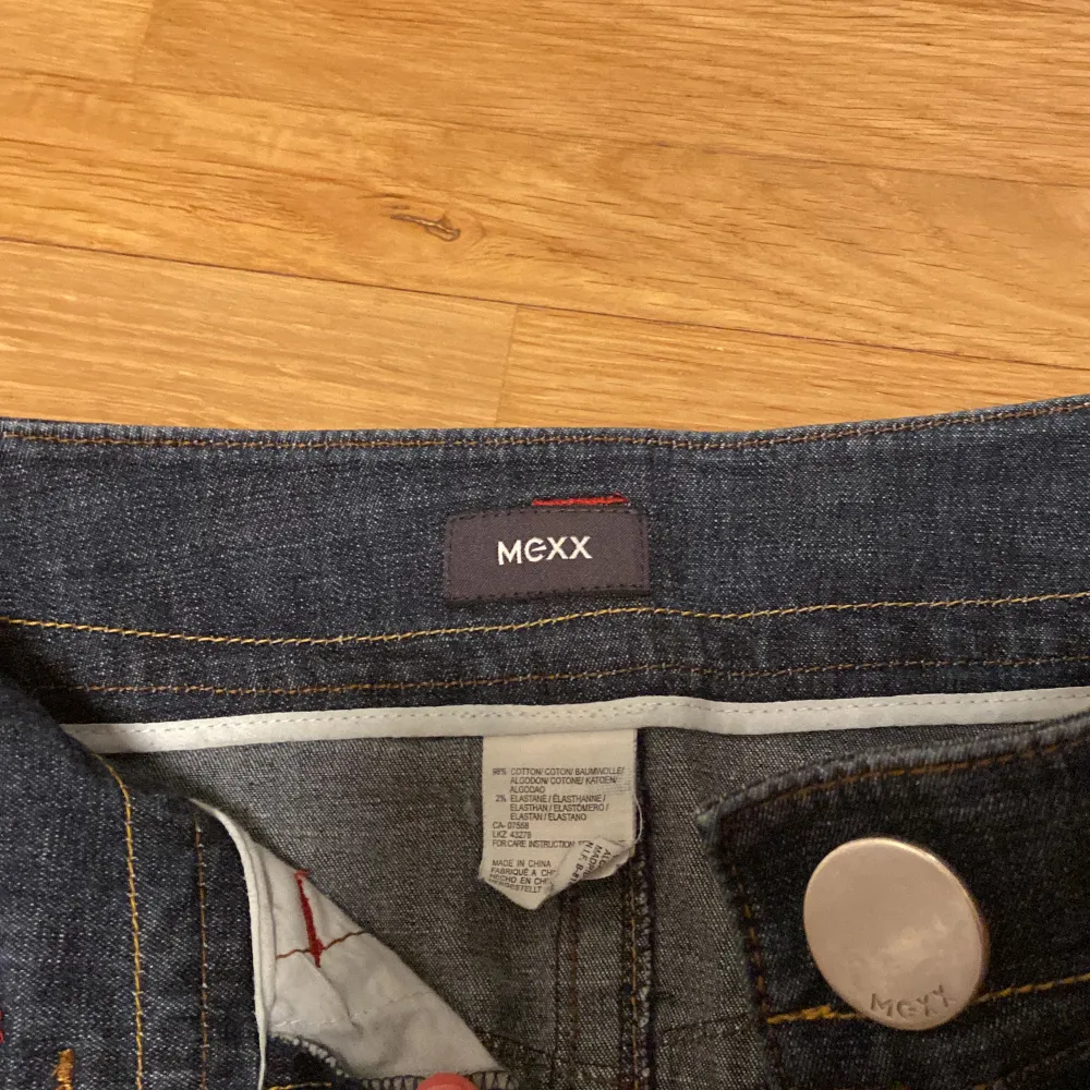 Snygg jeans kjol från MEXX! lite lång . Kjolar.