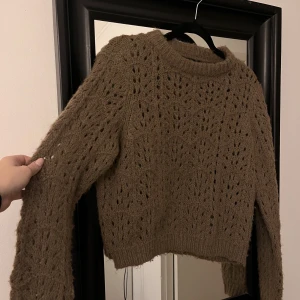 Brun stickad tröja - Brun stickad tröja från vero Moda i storlek S (Pris kan diskuteras)