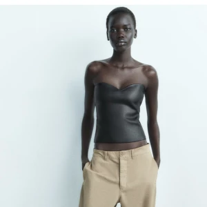 Toppa, zara - Jätte snygg topp från zara (topp stickad bistier) med prislapp kvar. Aldrig använd i storlek S