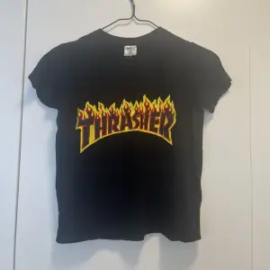 Thrasher T-shirt i barnstorlek L (vanlig storlek XS) 
