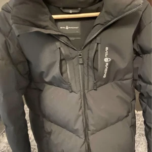 Sail racing vinter jacka - Håller dig jätte varm har använts få tals gånger där jag fick en ny. Du känner knappt kyllan och den är jätte fräsch. Storlek S