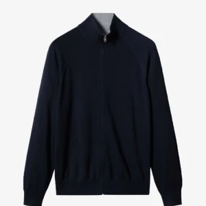 MNG cardigan  - Riktigt snygg stickad mango cardigan som aldrig kommit till användning så den är i mycket gott skick bara att höra av sig vid funderingar 