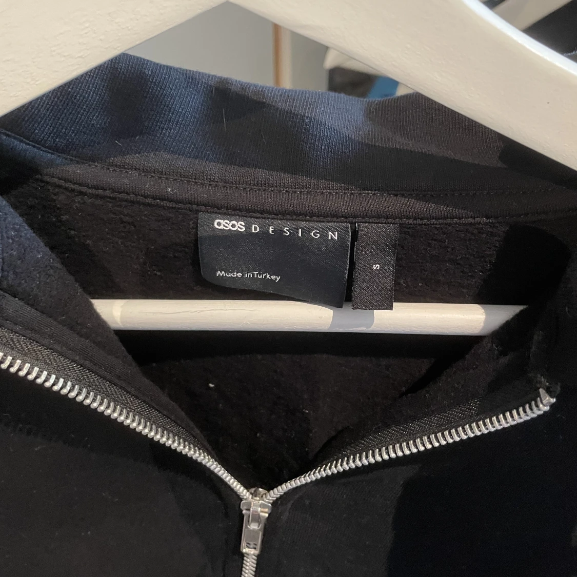 Svart Zip tröja  - 91