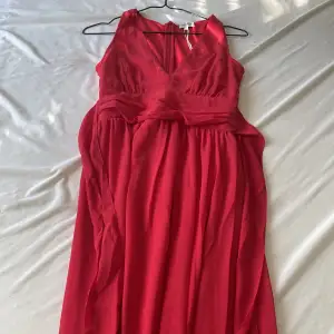 Röd klänning från Bubbleroom 