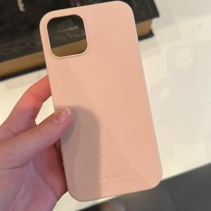 Skal 12 PRO - Säljer då jag har ny telefon!! Helt & rent