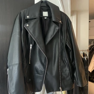 Skinnjacka - Hm skinnjacka. Bra skick. Storlek XS. 