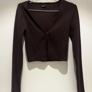 Gina tricot topp/kofta - Topp/kofta från Gina tricot, aldrig använt