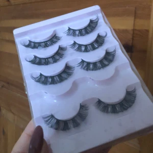 Lösögonfransar  - Fina fransar som ser ut lite som byggda fransar på. Endast använt ett par ur förpackningen. Resten är orörda. 💕