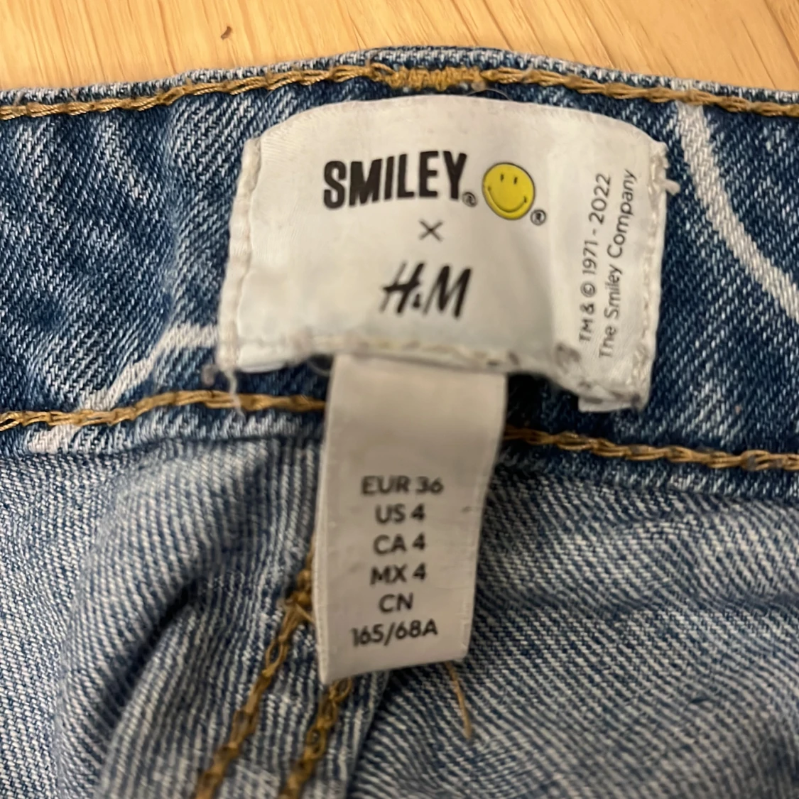 Blåa smileyjeans i bra skick - 91