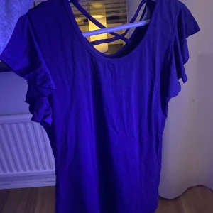 Super söt topp  - Super söt tröja, fint sckika. Storlek s 