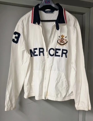 Polo Ralp Lauren - Säljer denna vintage ”Polo Ralph Lauren” jackan som inte längre kommer till användning. Fortfarande i väldigt fint skick. 