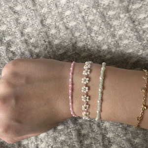Armband  - 15 kr/st💗 om man vill köpa fler får man rabatt 💗 