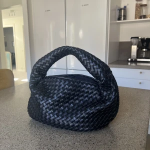 Väska - Snygg och rymlig väska från Na-kd! 