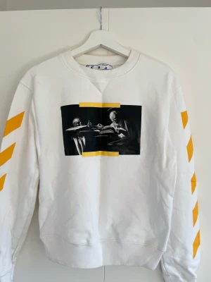 Off-white tröja  - En riktigt fin off-white tröja, nypris ca 3000kr. Den va liten från början men kunde inte hålla mig från att använda den och nu passar den inte alls.  Beställt från miinto går såklart att bevisa. 
