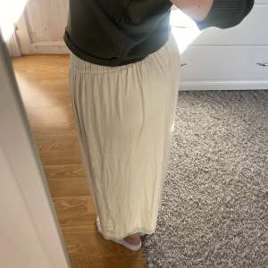 Lång kjol från Gina i storlek xs!! 200 kr plus frakt 